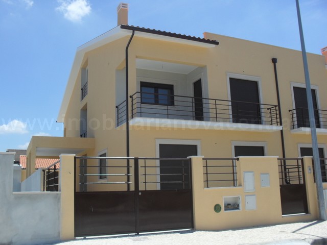 Moradia Geminada T4+1
